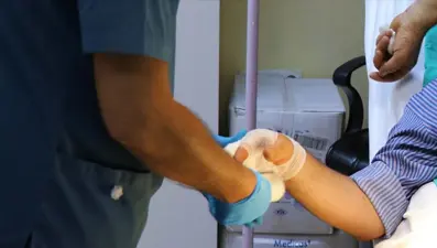 Hastanelerde acemi kasap hazırlığı: Yaralanmalarda ne yapılmalı?