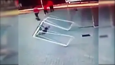 Kale direğinin altında kaldı