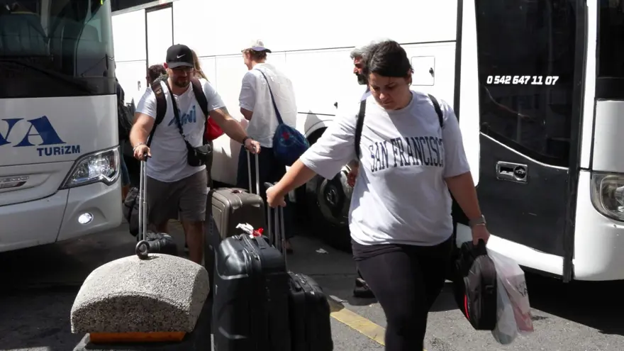 Yeni ders zil öncesi otogarlarda yoğunluk Yeni ders zil öncesi otogarlarda yoğunluk