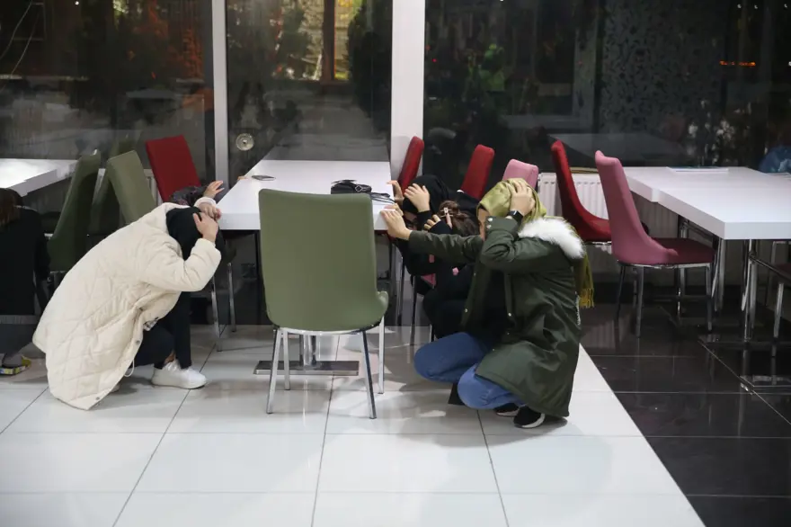 KYK yurtlarında eş zamanlı deprem tatbikatı 49