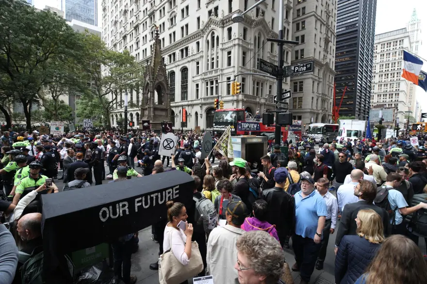 New York'ta iklim değişikliği protestosu: 85 gözaltı 2