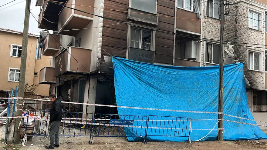 Kocaeli’de doğalgaz patlaması: Patlamanın şiddeti gün ağarınca ortaya çıktı 8 Kocaeli’de doğalgaz patlaması: Patlamanın şiddeti gün ağarınca ortaya çıktı 8