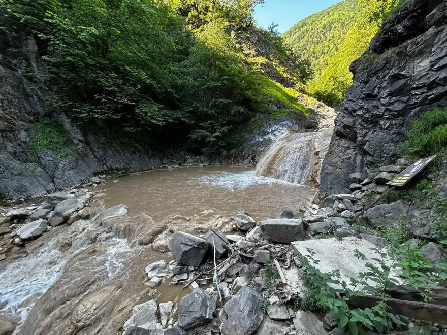 Turistlerin gözdesi Mavi Göl'ün son hali içler acısı 