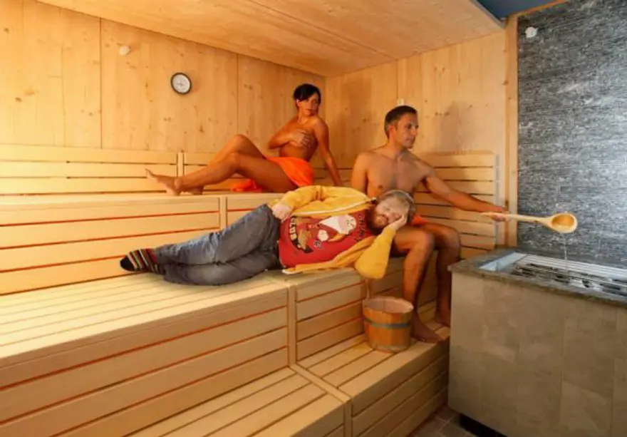 İşyerinde uyuduğuna pişman ettiler 10