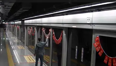 Metroda Türk bayraklarına saldırı anı görüntüleri ortaya çıktı