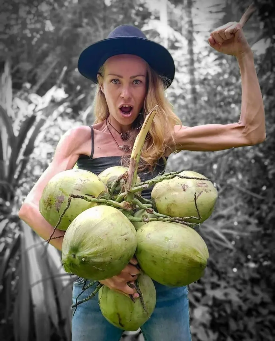 Vegan sosyal medya fenomeni Zhanna Samsonova "açlıktan" öldü 4 Vegan sosyal medya fenomeni Zhanna Samsonova "açlıktan" öldü 4