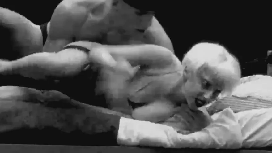 Gaga'dan homoerotik bir askeri fantezi 49