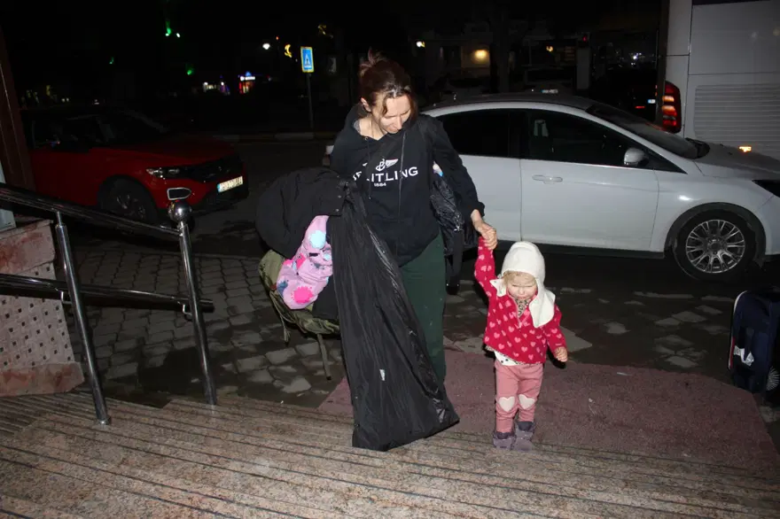 Savaştan kaçan Ukraynalı kadın ve çocuklar İzmir'e geldi 24