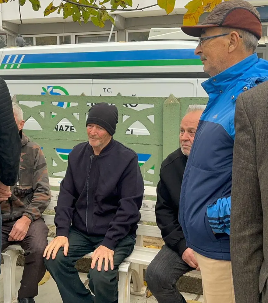 Oğlu tarafından öldürülen okul müdürü, son yolculuğuna uğurlandı 5 Oğlu tarafından öldürülen okul müdürü, son yolculuğuna uğurlandı 5