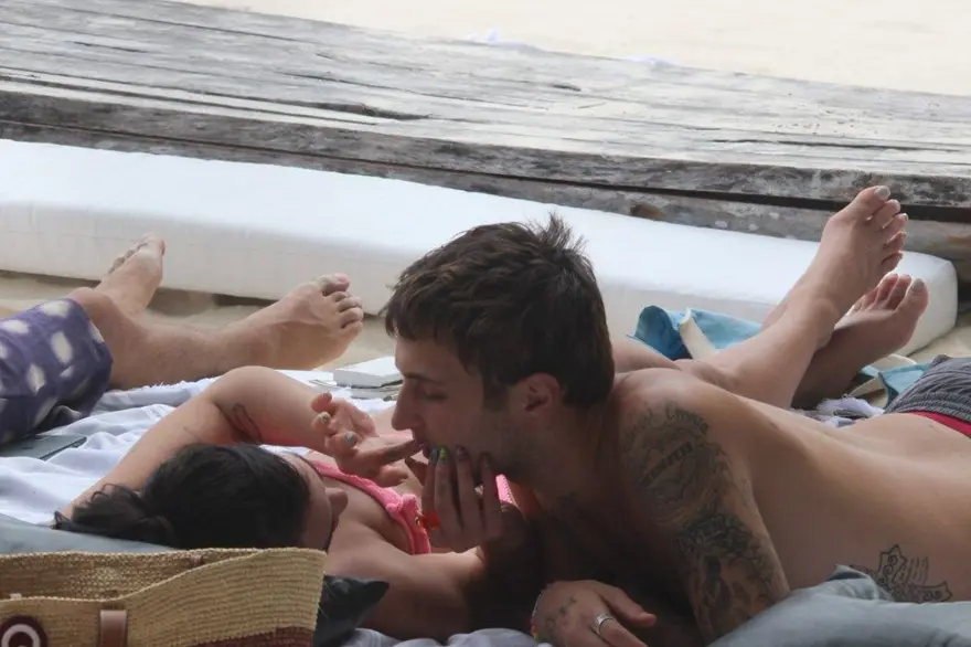 Dua Lipa ile Anwar Hadid ayrıldı 1 Dua Lipa ile Anwar Hadid ayrıldı 1