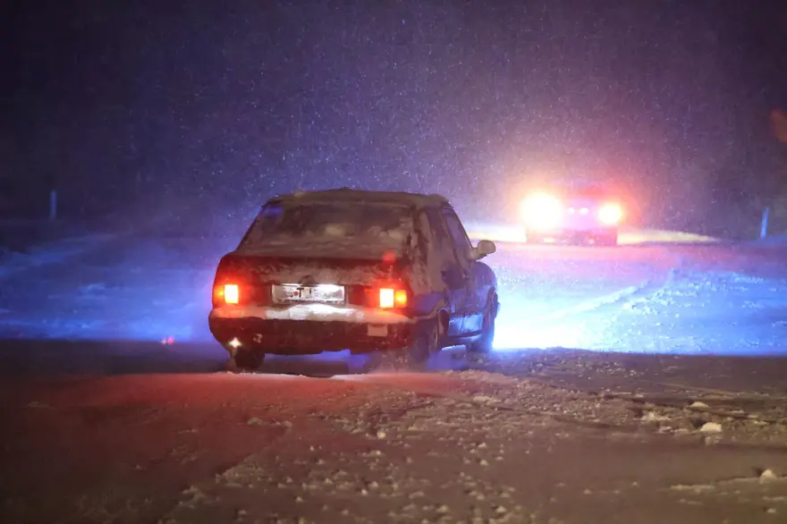 Kırklareli'nde kar yağışı etkisini arttırdı: Sınır kapısında ulaşım durma noktasında 4