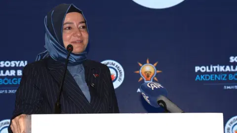 Fatma Betül Sayan Kaya: Tüm görevlerimden affımı istedim