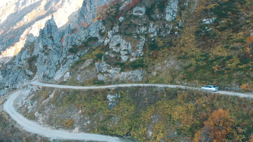 'Dünyanın en tehlikeli yolu' Derebaşı Virajları'ndan geçmek cesaret istiyor 14