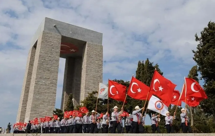 18 Mart Çanakkale Zaferi mesajları ve sözleri:Çanakkale, vatan sevgisinin imkânsızı nasıl mümkün kıldığının destanıdır. 3