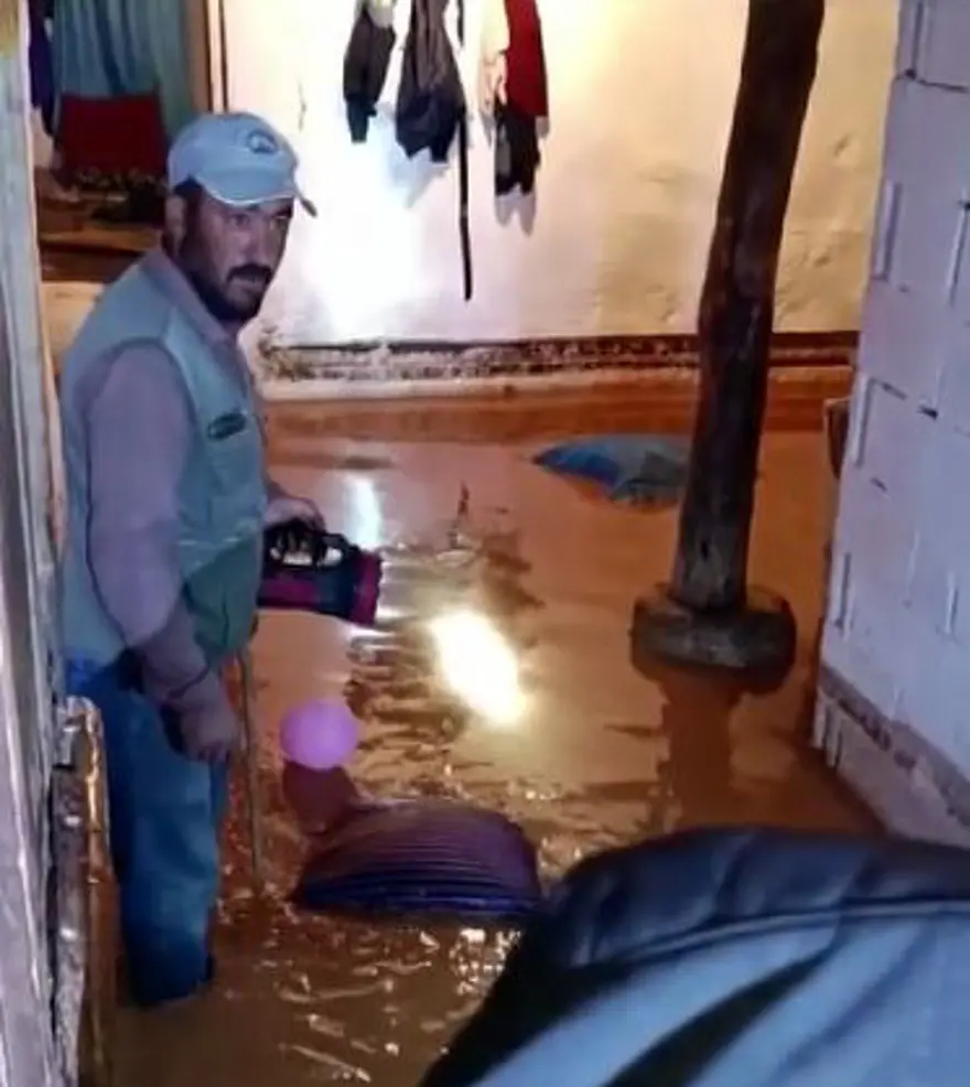 Bitlis’i sel vurdu:Evler sular altında kaldı 1 Bitlis’i sel vurdu:Evler sular altında kaldı 1