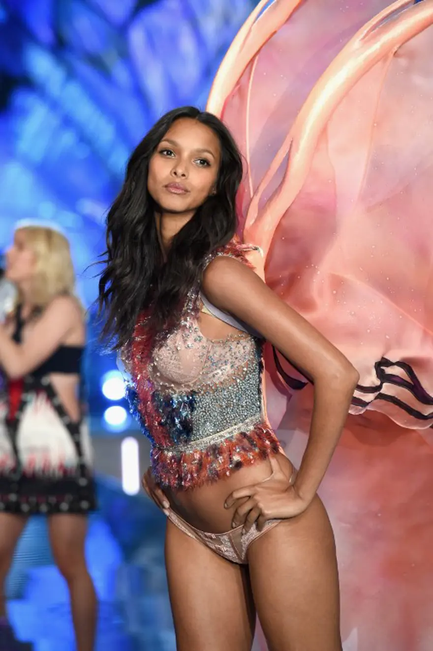 Victoria's Secret'ın yeni melekleri podyumda 54