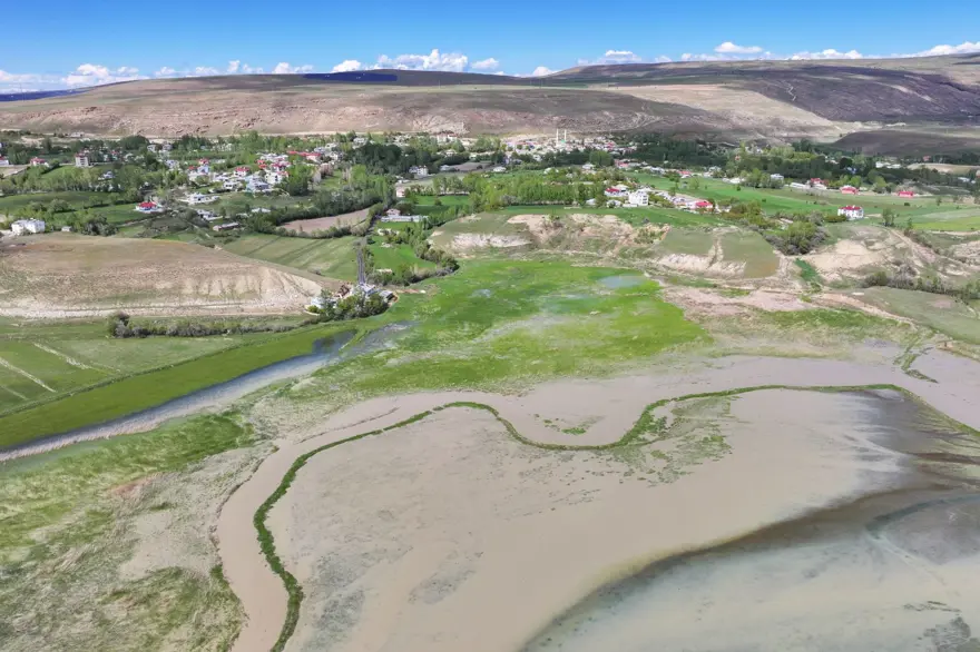 Suların çekildiği Van Gölü'nden sevindiren haber 5