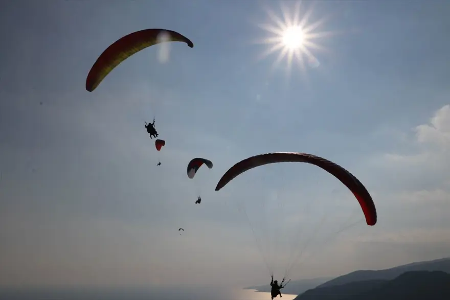 Uçmakdere, normalleşme sürecinde yamaç paraşütü adresi oldu 9 Uçmakdere, normalleşme sürecinde yamaç paraşütü adresi oldu 9