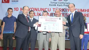 10 milyonuncu çipli kimlik sahibine verildi 10 milyonuncu çipli kimlik sahibine verildi