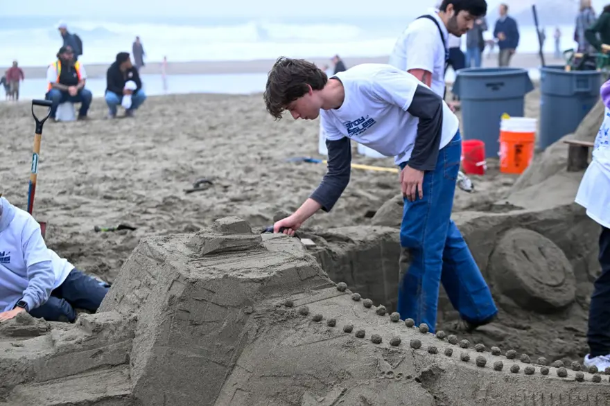 Binlerce kişi kumdan kale için buluştu 3