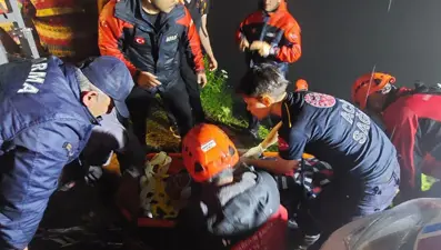 Rize’de bir araç uçuruma yuvarlandı: 2 yaralı