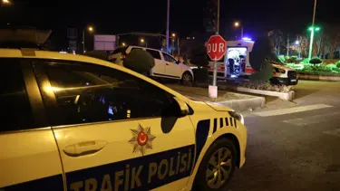 Kaza yapan alkollü sürücü yardıma gelenlerden sigara istedi