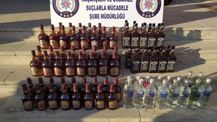 Yılbaşı öncesi sahte içki alarmı! Sahte içki nasıl anlaşılır, alkol zehirlenmesinin belirtileri nelerdir? 2 Yılbaşı öncesi sahte içki alarmı! Sahte içki nasıl anlaşılır, alkol zehirlenmesinin belirtileri nelerdir? 2