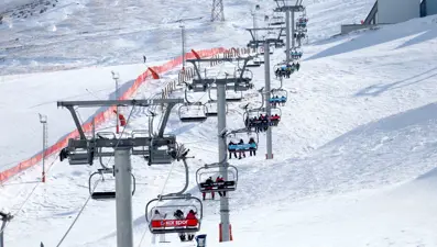 Palandöken Kayak Merkezi'nde hafta sonu yoğunluğu
