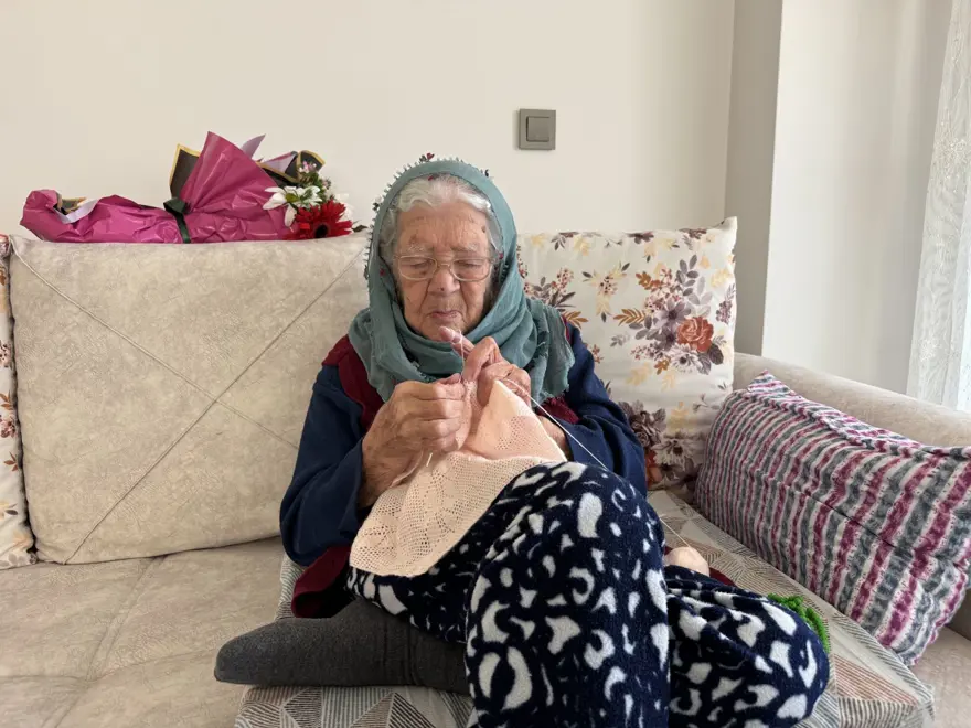 102 yaşındaki Nazife nine yıllara böyle meydan okuyor: 7 çocuğu 20 torunu var 1