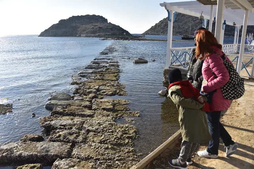 Bodrum'da deniz çekildi tarihi surlar ortaya çıktı 5