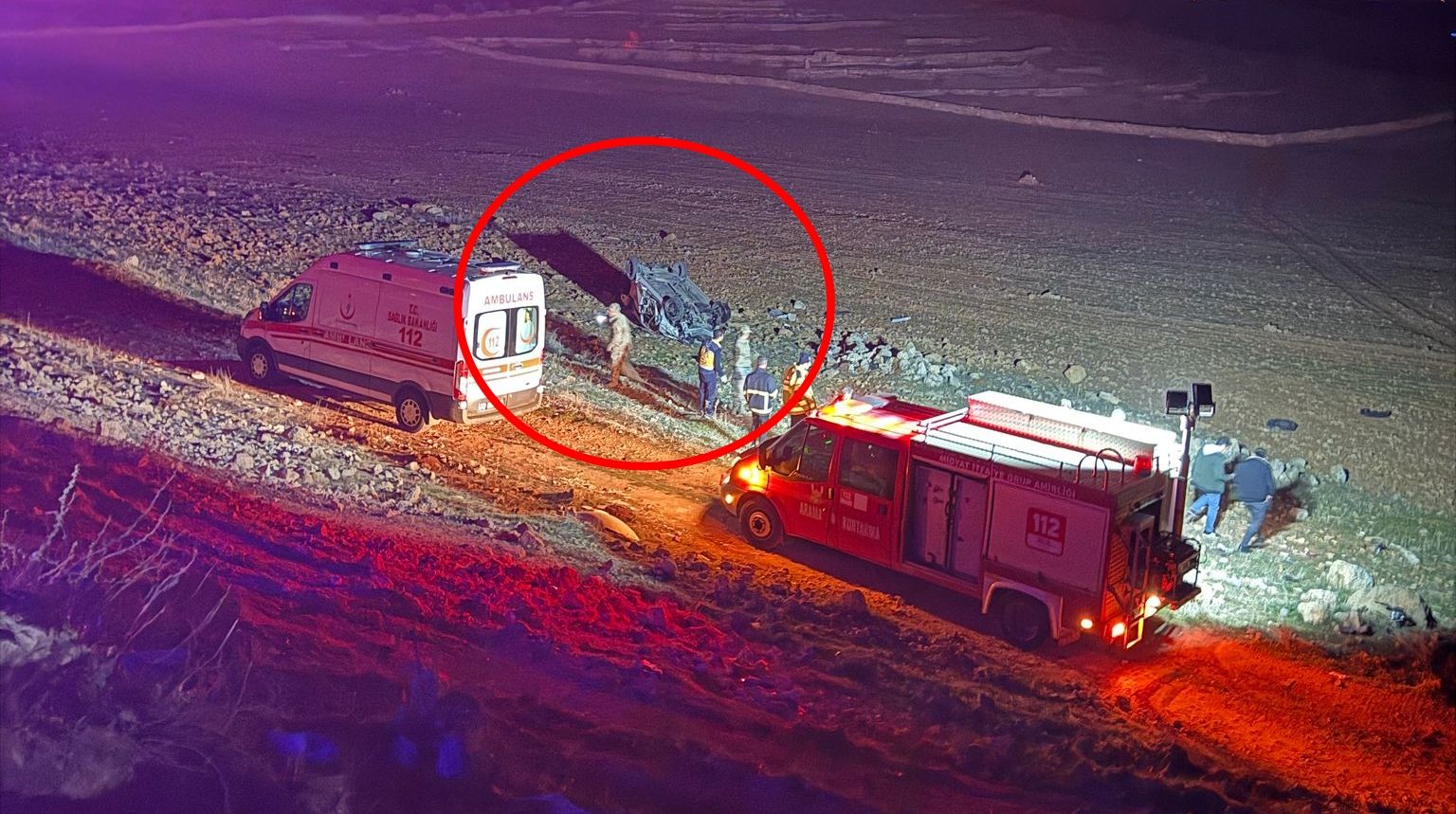 Otomobil şarampole devrildi: Araçtan fırlayan 2 kişi öldü