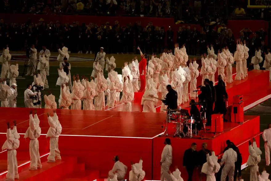 Rihanna ikinci çocuğuna hamile! Superbowl devre arası şovunda açıkladı 4