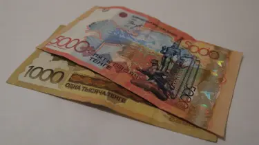 Kazaklar banknotları sadece ana dillerinde basacak