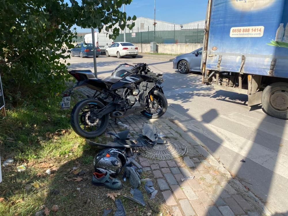 Kamyonetle motosiklet çarpıştı, bir kişi ağır yaralandı