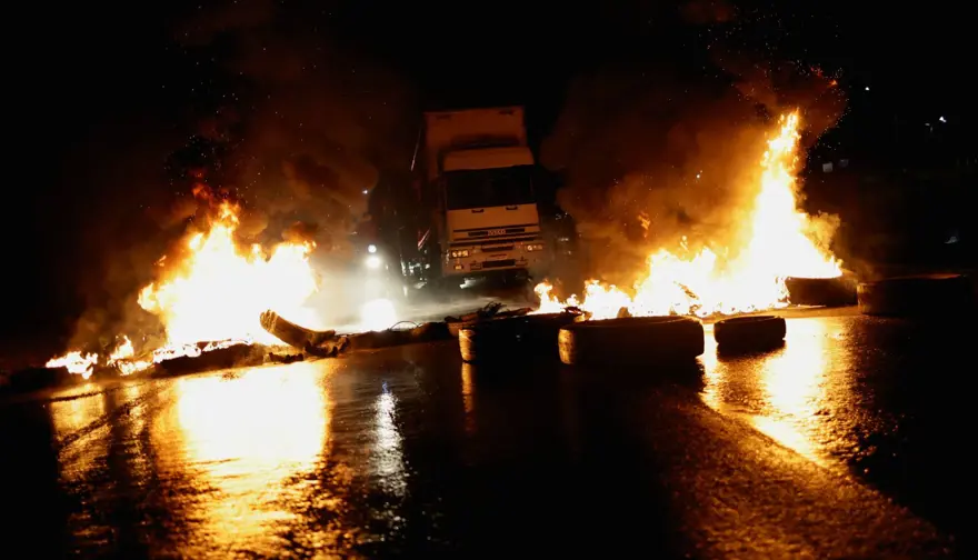 Brezilya'da Bolsonaro taraftarı kamyoncular yolları kapattı 3