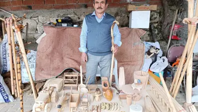 15 yıldır usta elleriyle ağaca şekil veriyor: Çalışırken her şeyi unutuyorum