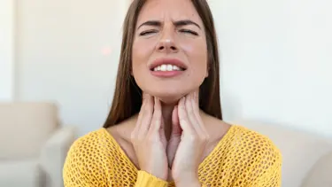 Akut tonsillit (Bademcik iltihabı) nedir? Belirtileri ve tedavi yöntemleri nelerdir?