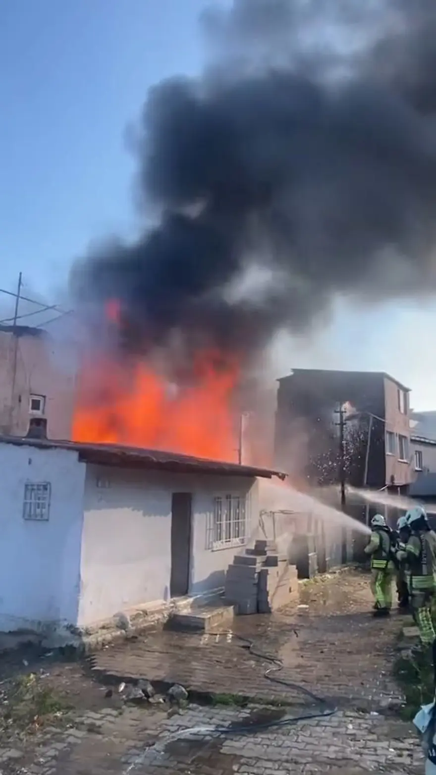 Beyoğlu'nda gecekondu yangını 7 Beyoğlu'nda gecekondu yangını 7
