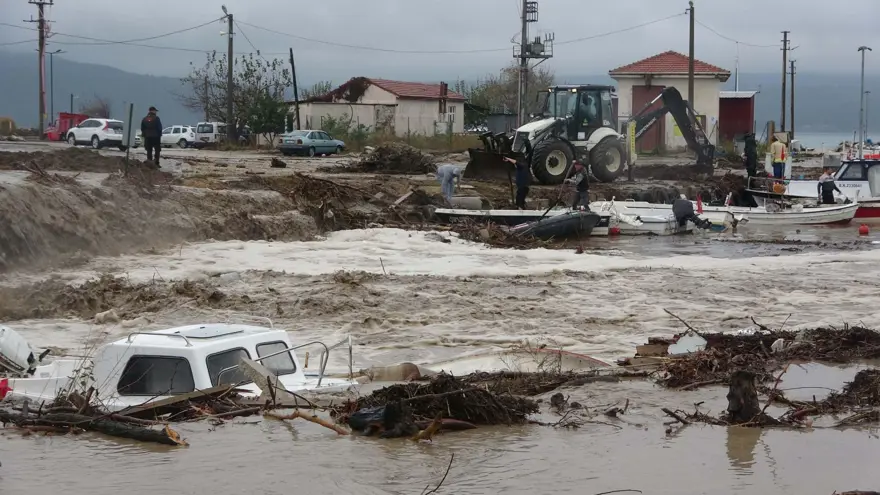 Çanakkale'de sağanak: Cadde ve sokaklar göle döndü 18