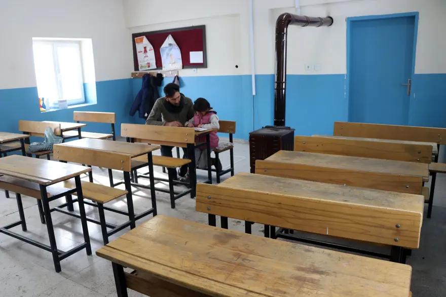 2 derslik 1 öğrenci: Hasret'in karne sevinci 3