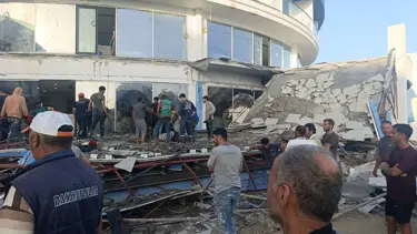 Antalya'da otel inşaatının balkonu göçtü
