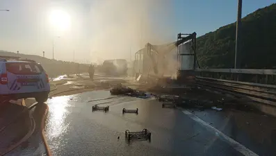 TEM'de feci kaza: İstanbul istikameti ulaşıma kapandı