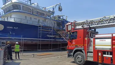 Ünye Limanı'nda bakımı yapılan gemide yangın çıktı