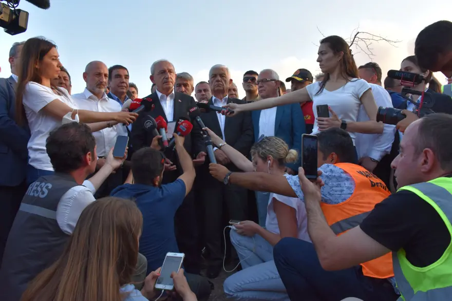 KILIÇDAROĞLU'NDAN YANGINLA MÜCADELE ELEŞTİRİSİ 12 KILIÇDAROĞLU'NDAN YANGINLA MÜCADELE ELEŞTİRİSİ 12