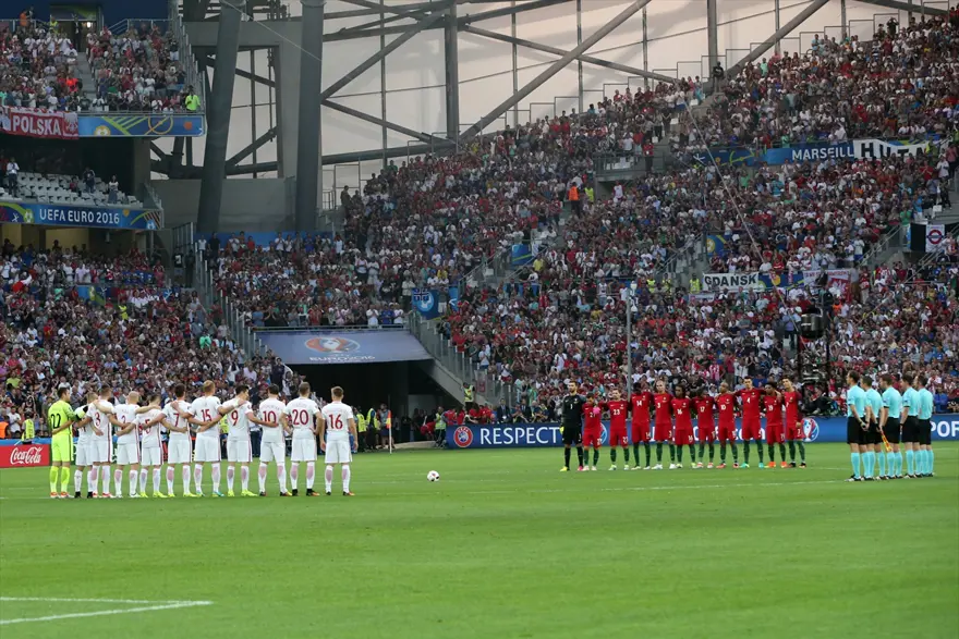 EURO 2016'da İstanbul için saygı duruşu 9