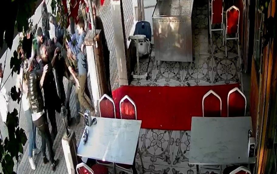 Telefondaki beyran kavgası sokağa taştı: 10 kişi çorbacıyıbastı