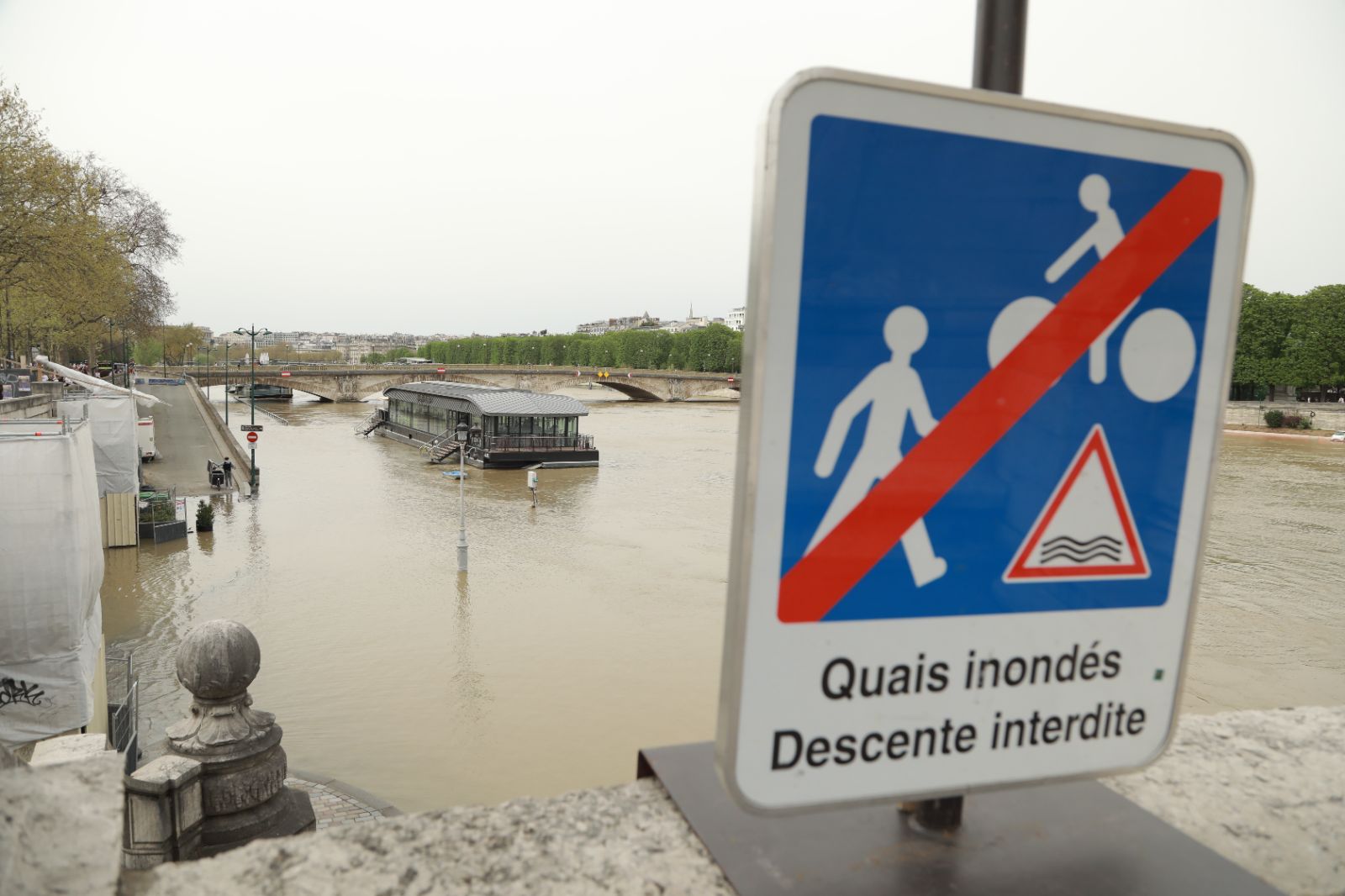 Paris'te Seine Nehri yükseldi