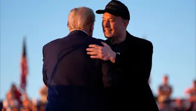 Trump'tan Musk şakası: "Ondan kurtulmak imkansız, evine gitmiyor"