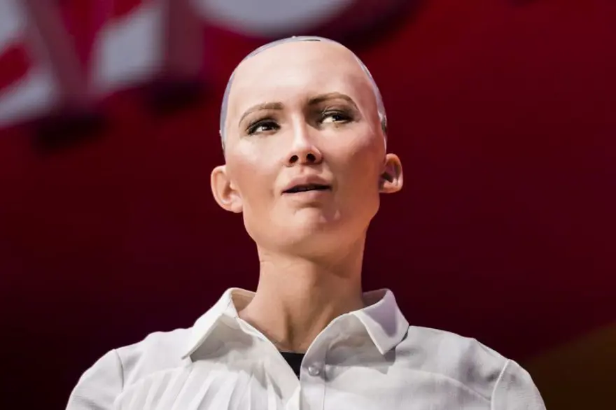 Dünyanın ilk vatandaş robotu Sophia Türkiye'ye geliyor 