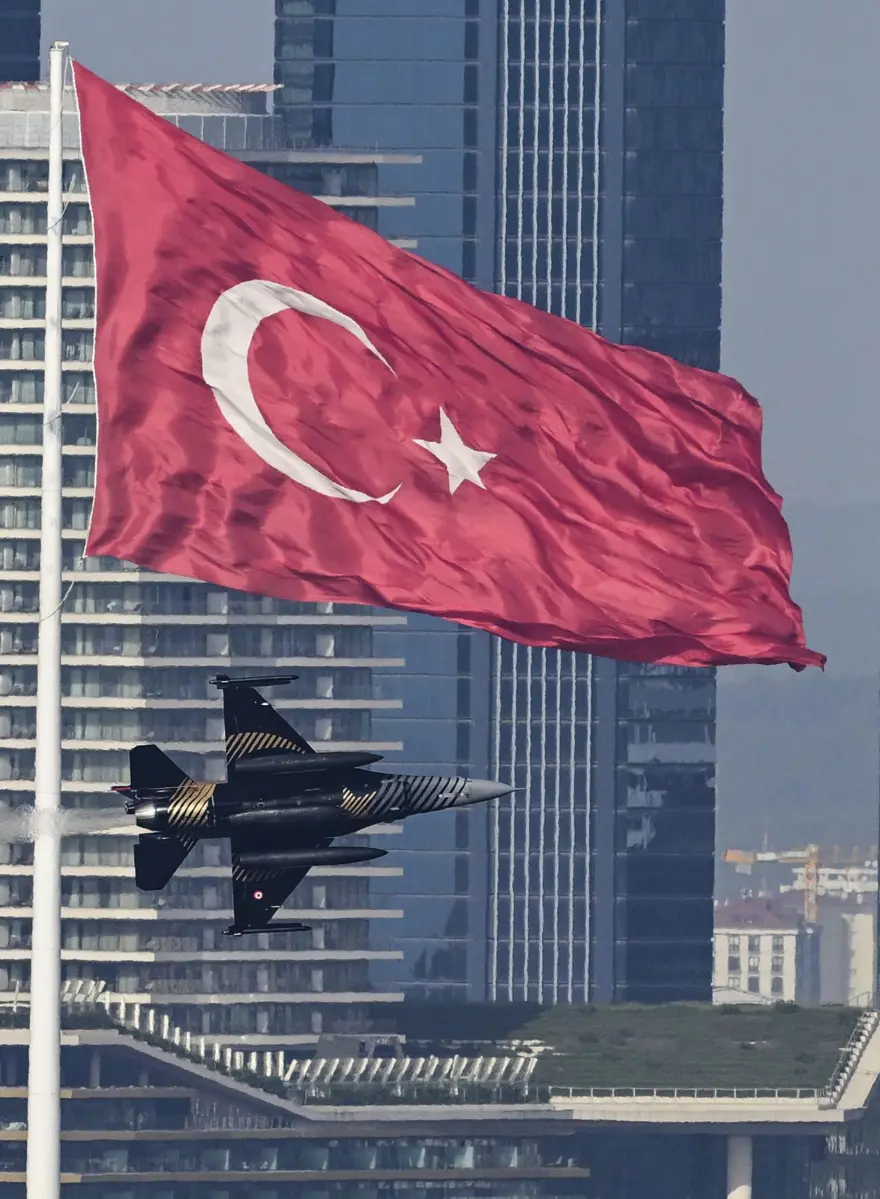 Türk Yıldızları ve SOLOTÜRK 100. yıl için İstanbul semalarında 6